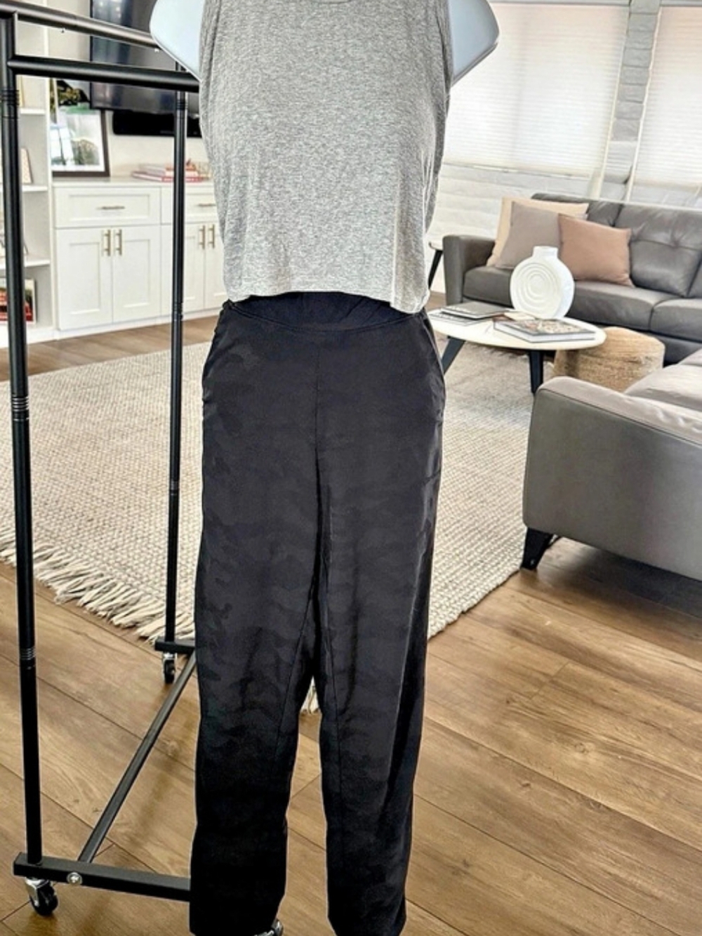 Athleta Brooklyn Camo Textured Lined Jogger Pants Size 4 Tall Black Camo Luxe
